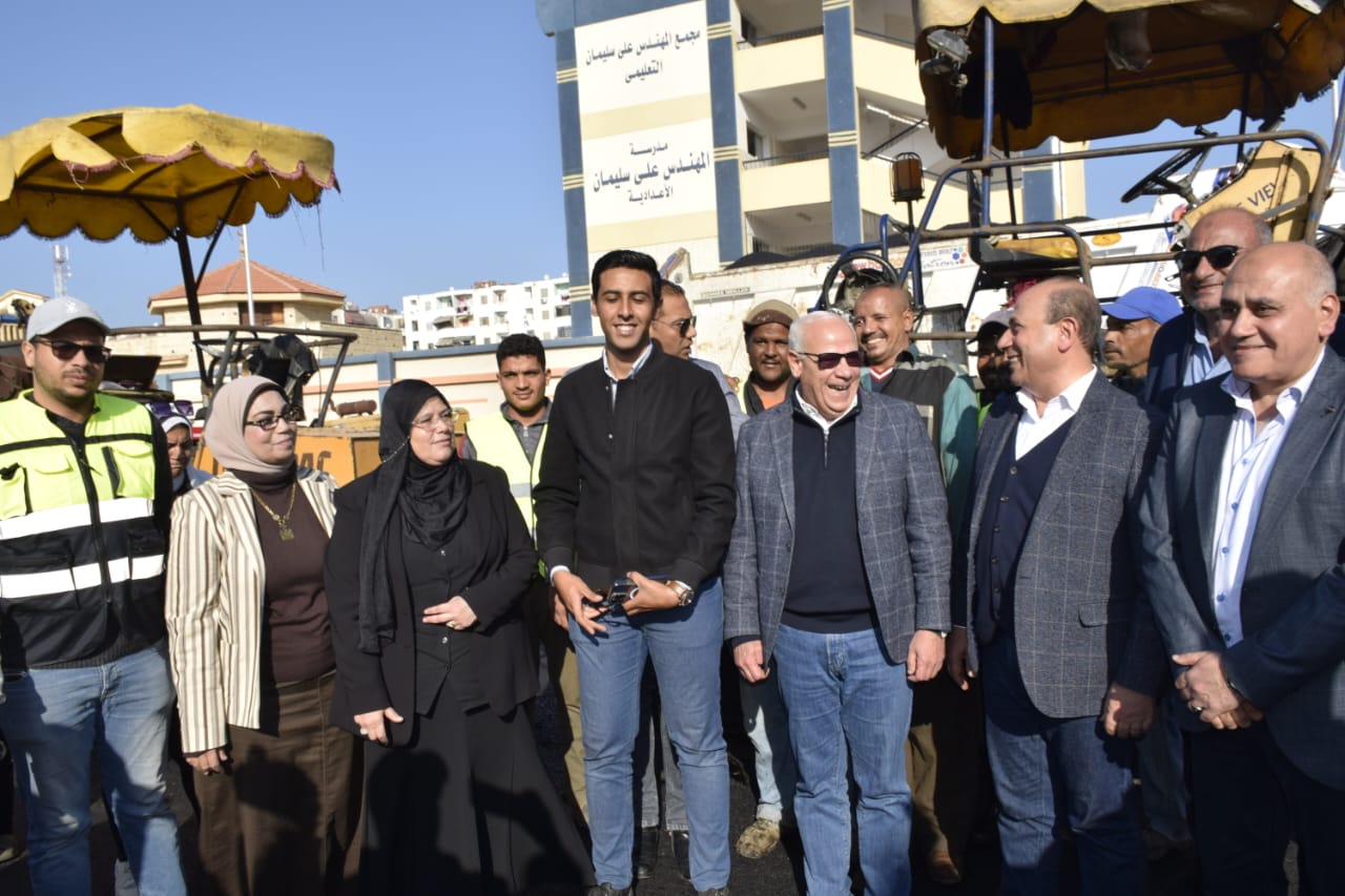 محافظ بورسعيد ورئيس المركزي للتعمير يتفقدان أعمال تطوير سوق الهنا الحضاري الجديد