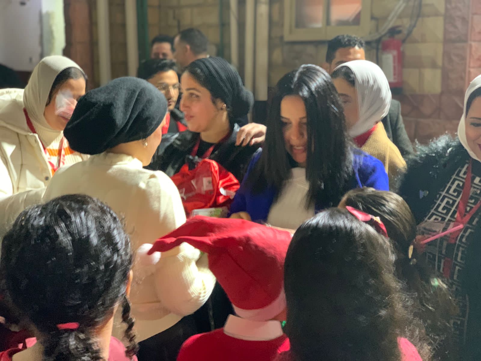 التحالف الوطني يوزع هدايا لاسعاد الصغار في عيد الميلاد ببورسعيد