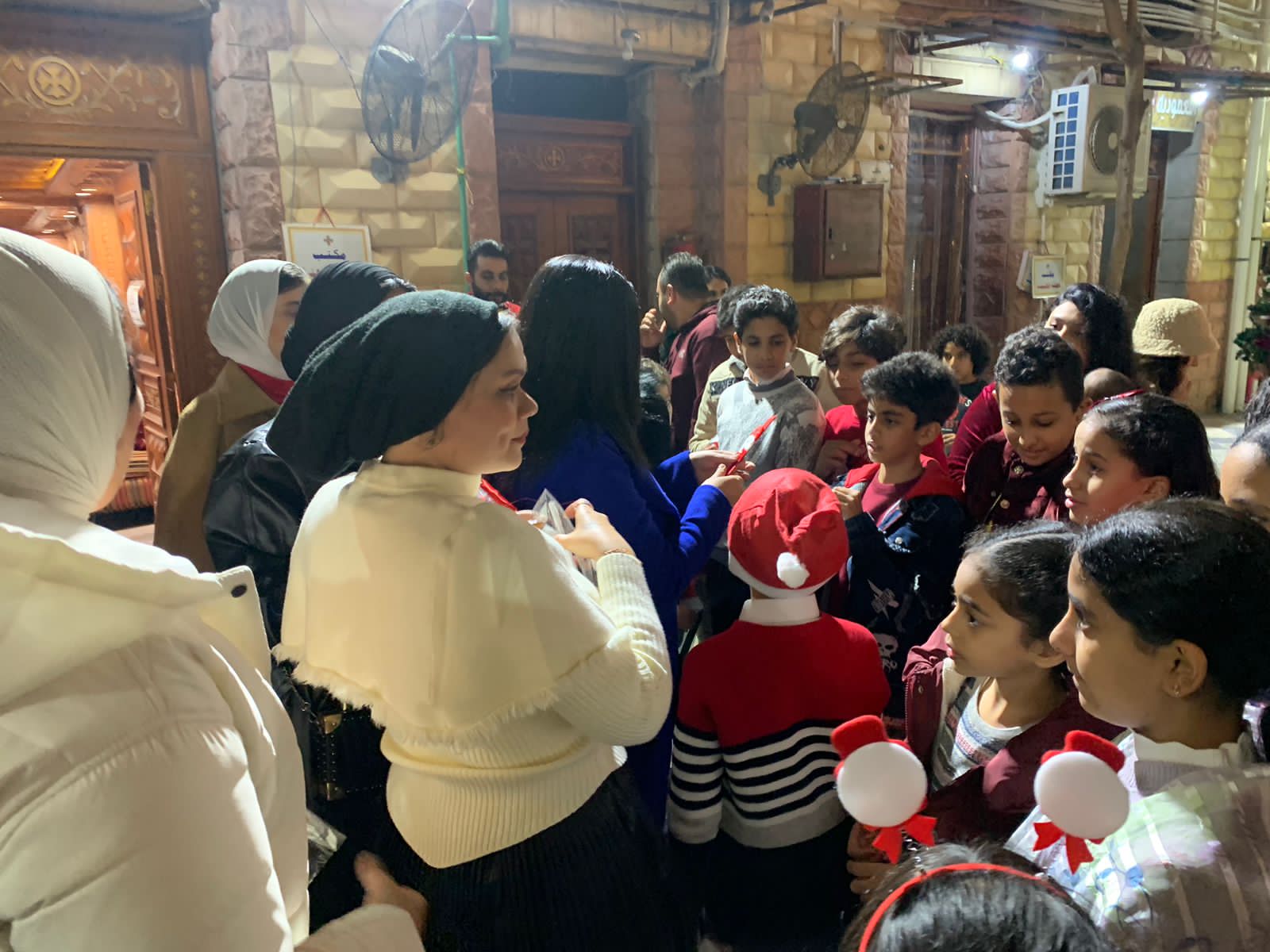 التحالف الوطني يوزع هدايا لاسعاد الصغار في عيد الميلاد ببورسعيد