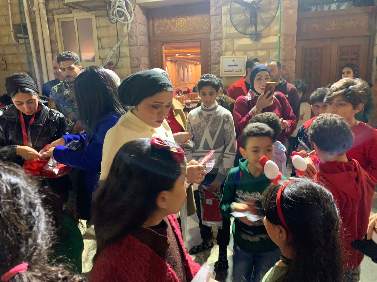 التحالف الوطني يوزع هدايا لاسعاد الصغار في عيد الميلاد ببورسعيد