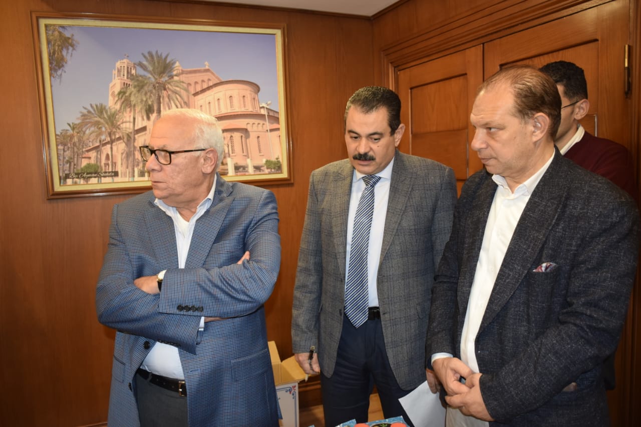 توزيع 30 ألف كرتونة سلع غذائية ببورسعيد