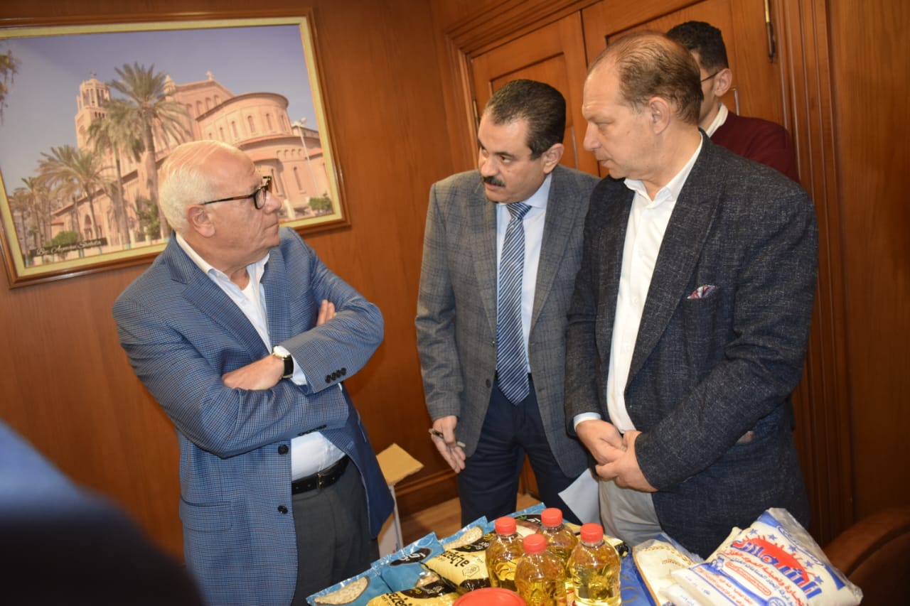 توزيع 30 ألف كرتونة سلع غذائية ببورسعيد