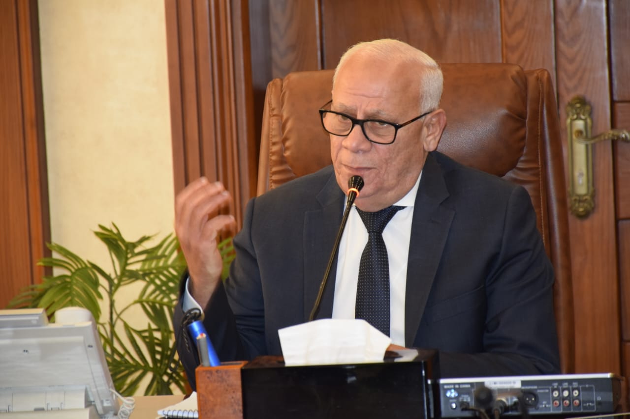 محافظ بورسعيد يستقبل وفدا من وزارة الصناعة