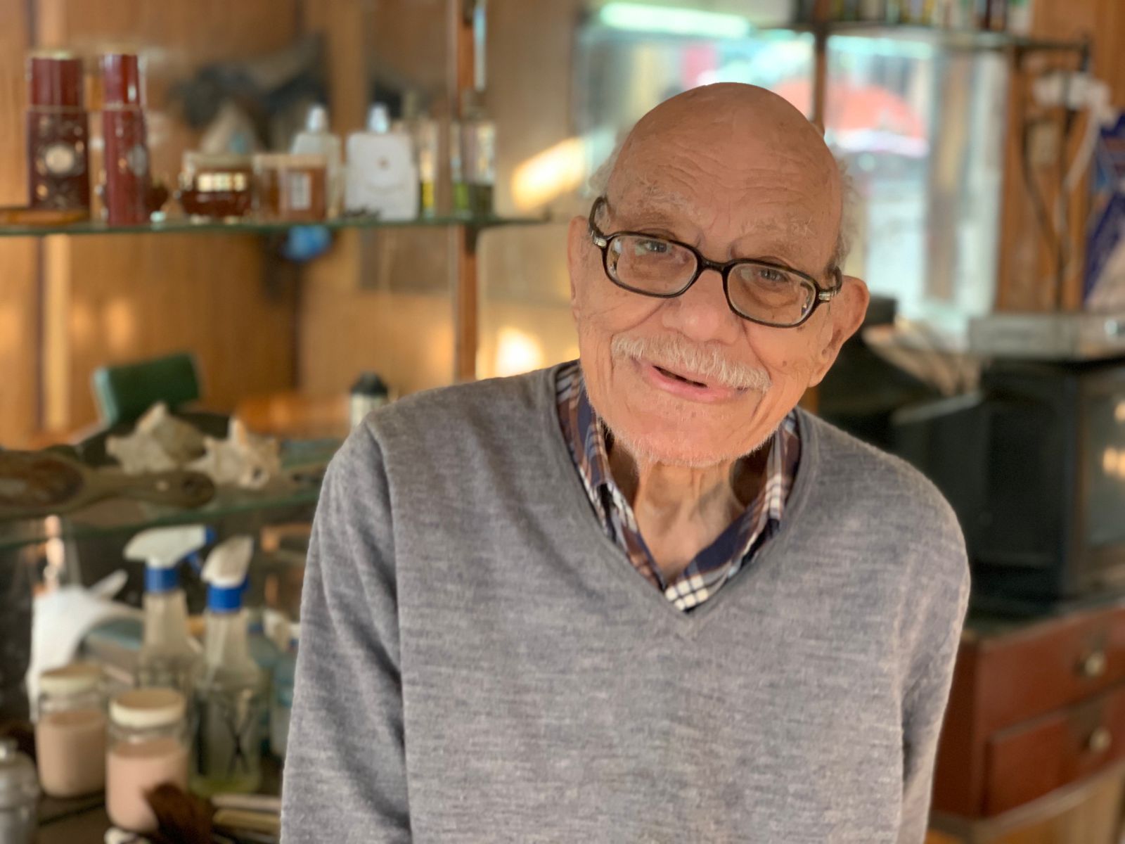 عم يحيي أقدم مزين ببورسعيد