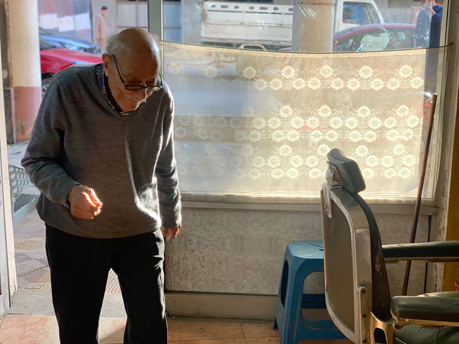 عم يحيي أقدم مزين ببورسعيد