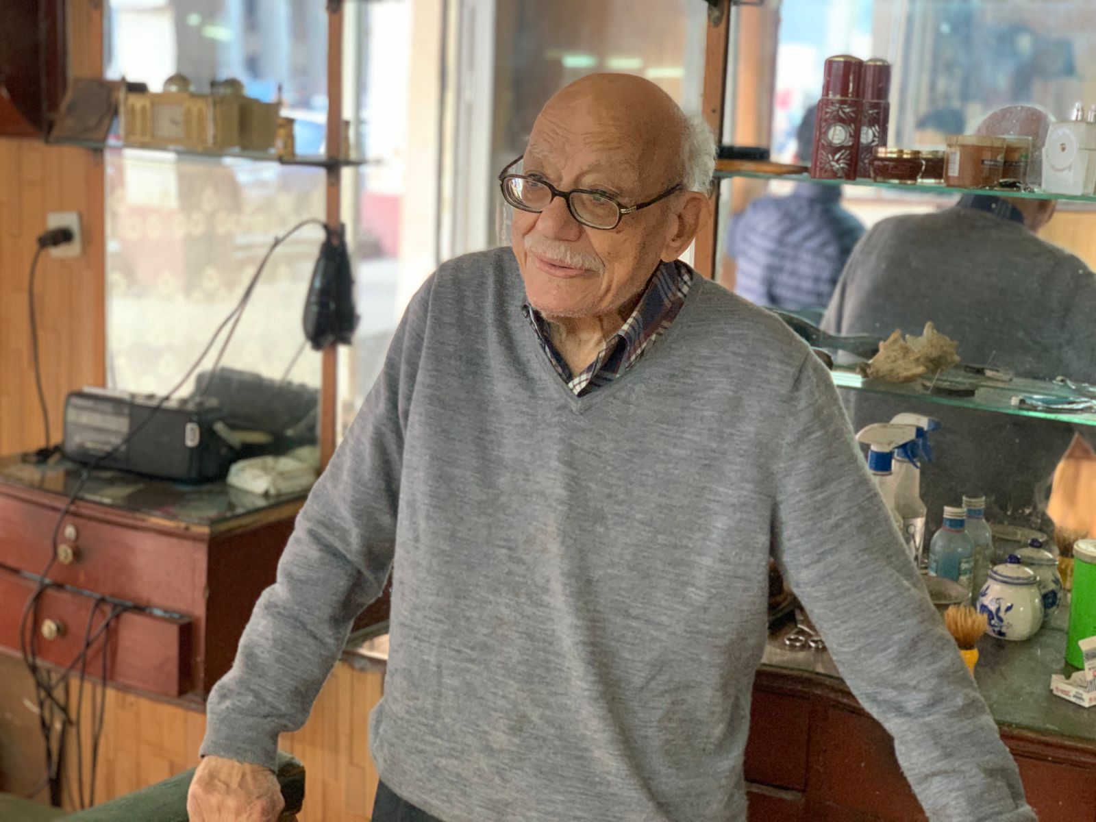 عم يحيي أقدم مزين ببورسعيد