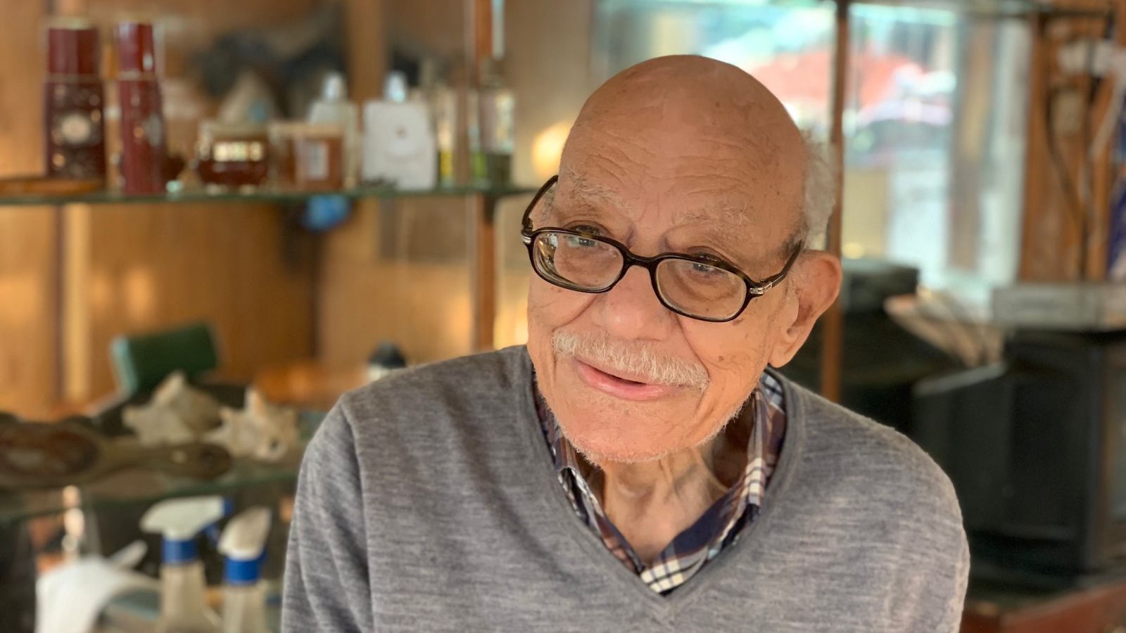 عم يحيي أقدم مزين ببورسعيد - قص