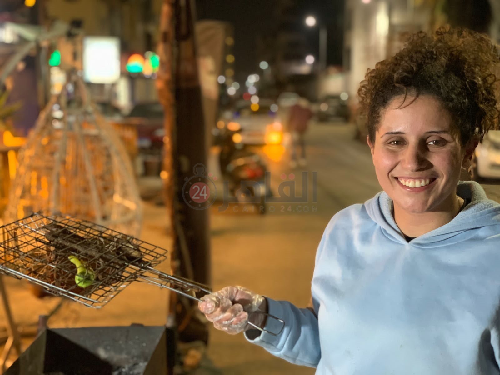 ندي لاعبة الكرة تبيع السندوتشات ببورسعيد 