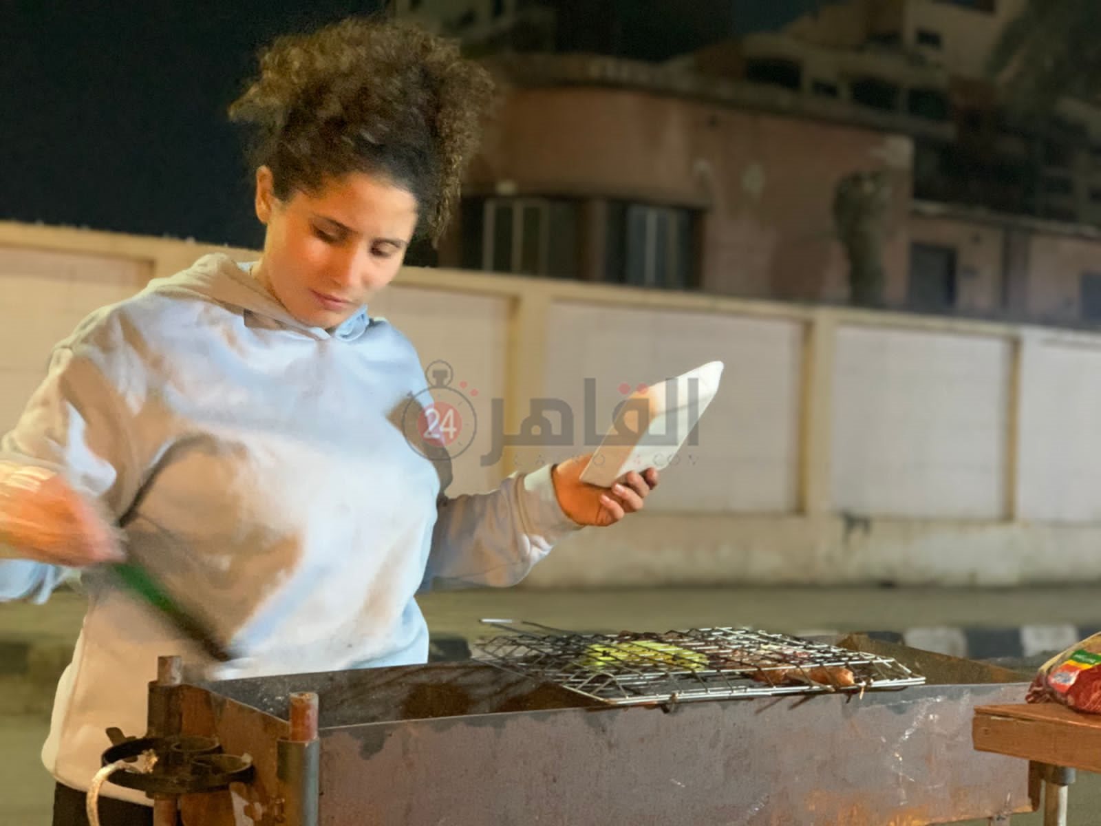 ندي لاعبة الكرة تبيع السندوتشات ببورسعيد 