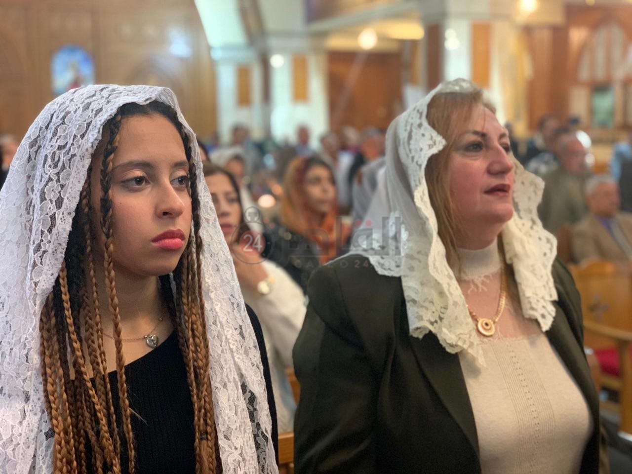 مسيحيين بورسعيد يؤدون قداس عيد الميلاد