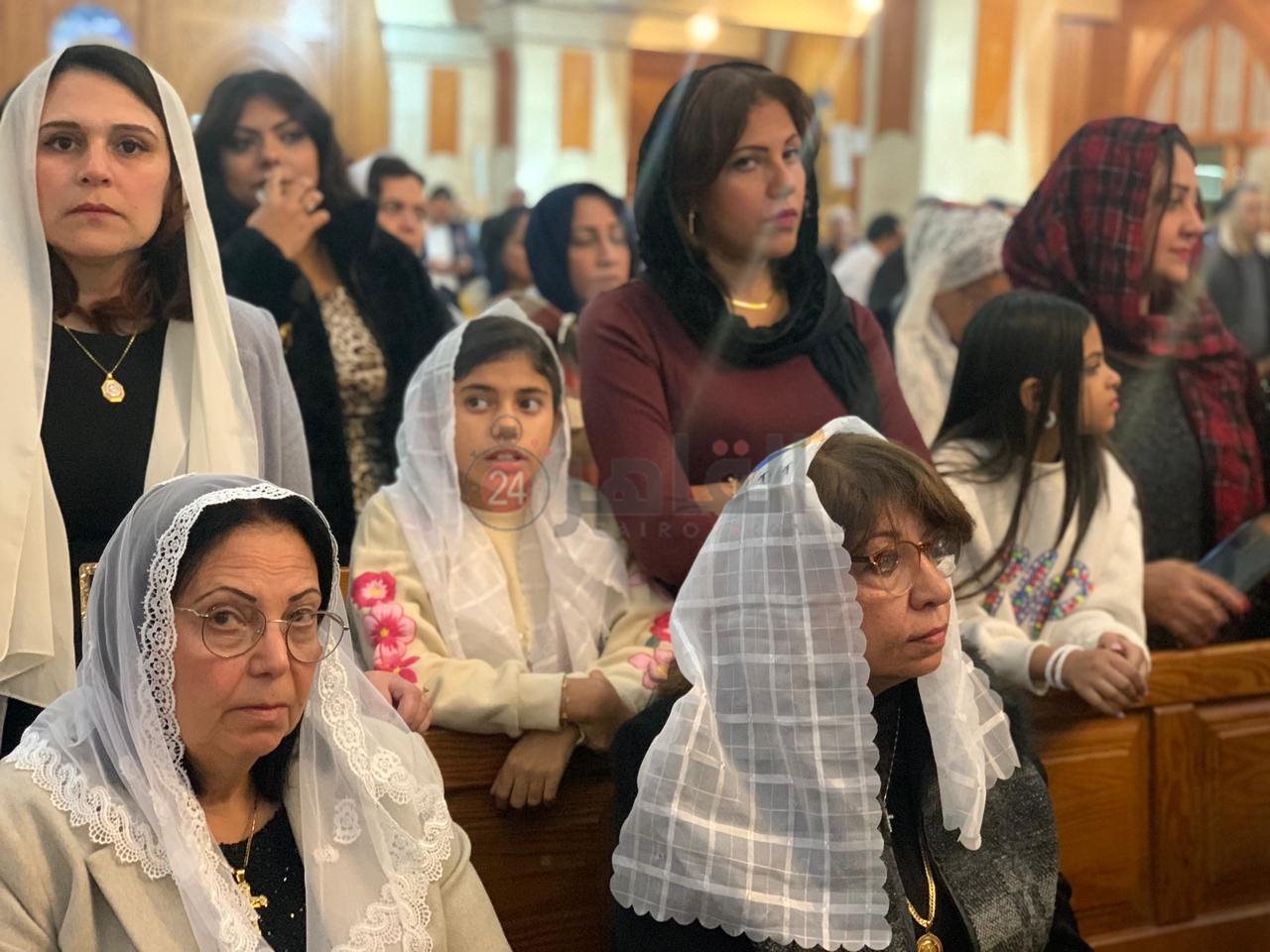 مسيحيين بورسعيد يؤدون قداس عيد الميلاد