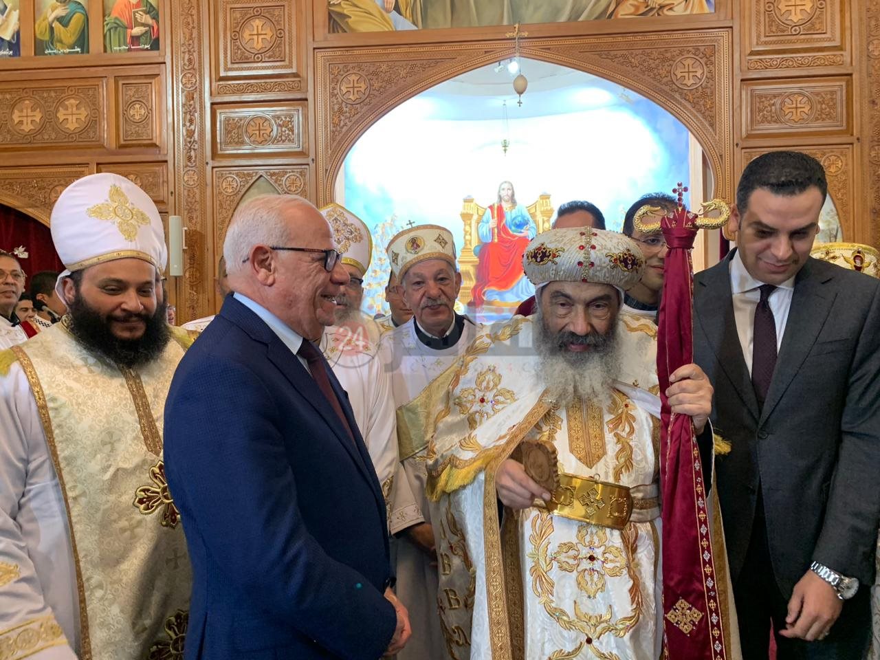 محافظ بورسعيد يزور عددا من الكنائس 