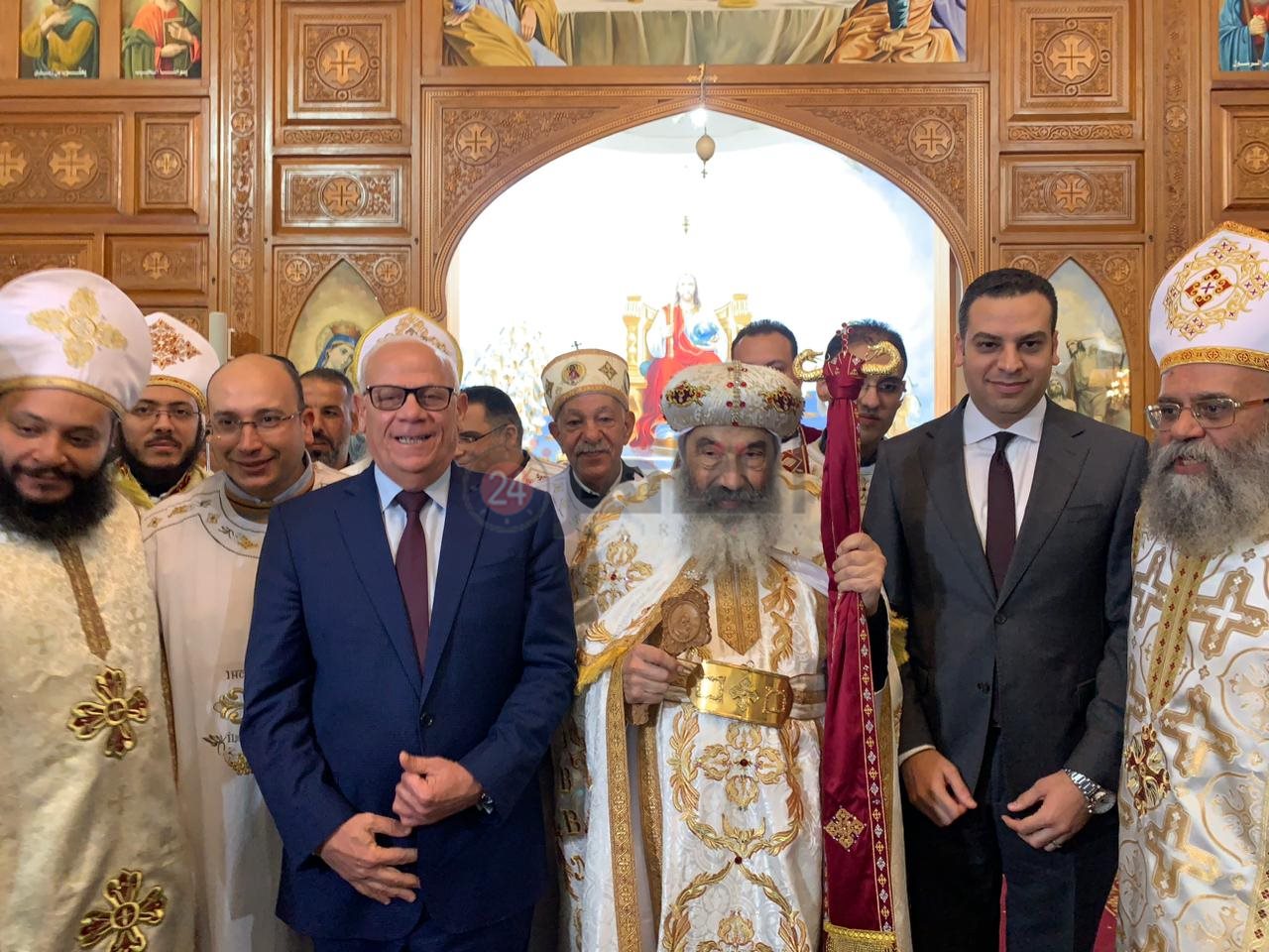 محافظ بورسعيد يزور عددا من الكنائس 