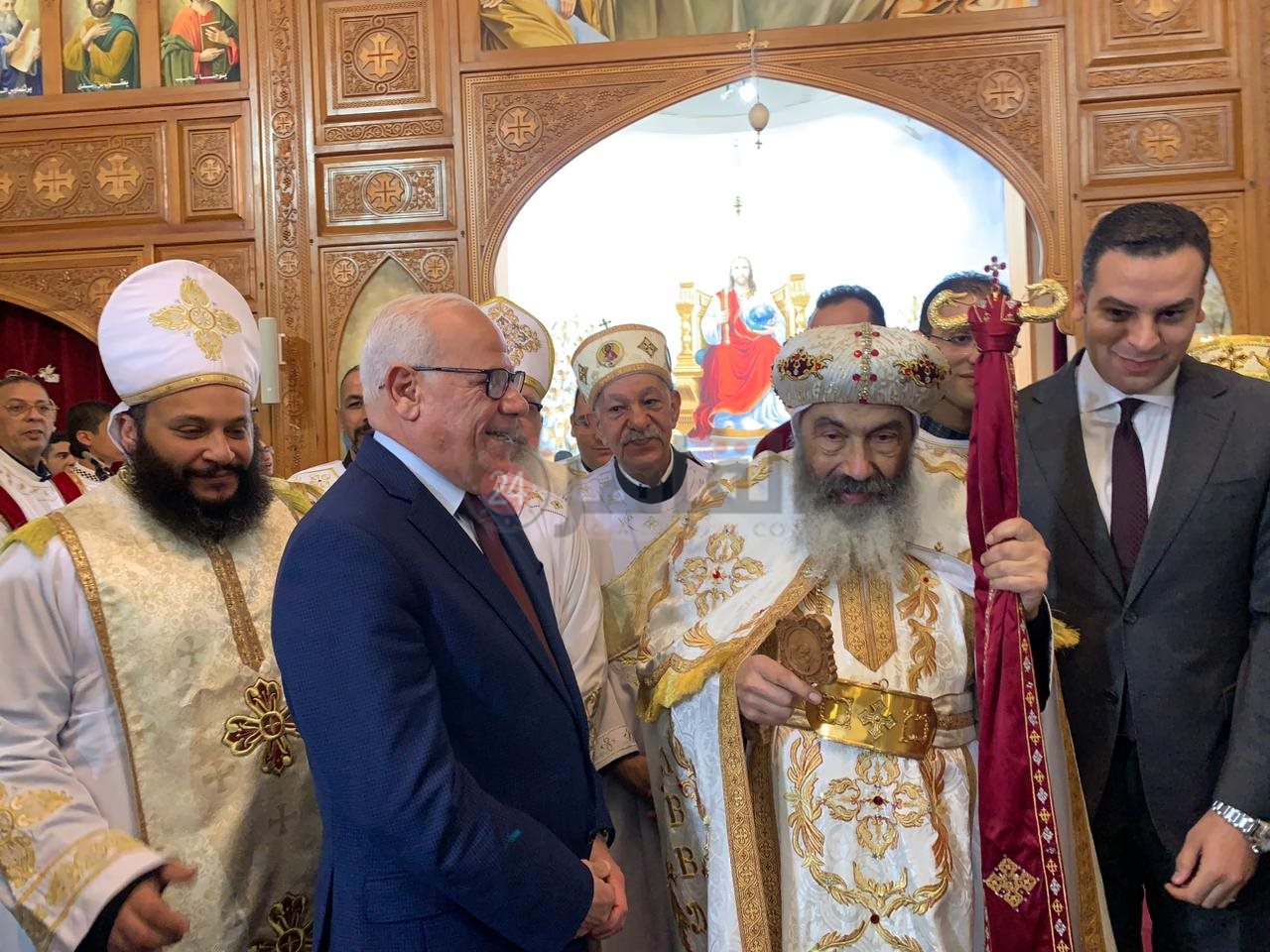 محافظ بورسعيد يزور عددا من الكنائس 