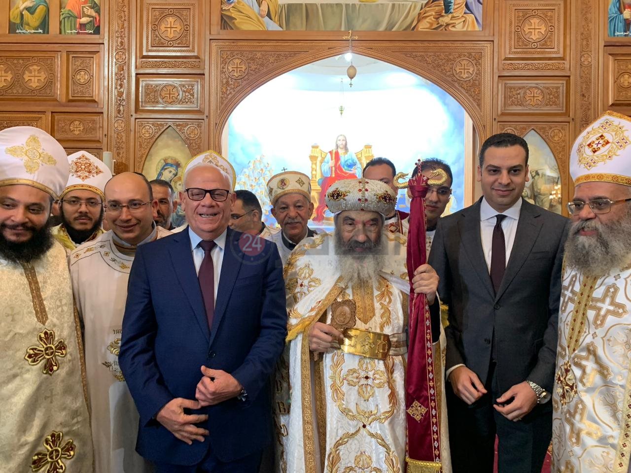 محافظ بورسعيد يزور عددا من الكنائس 