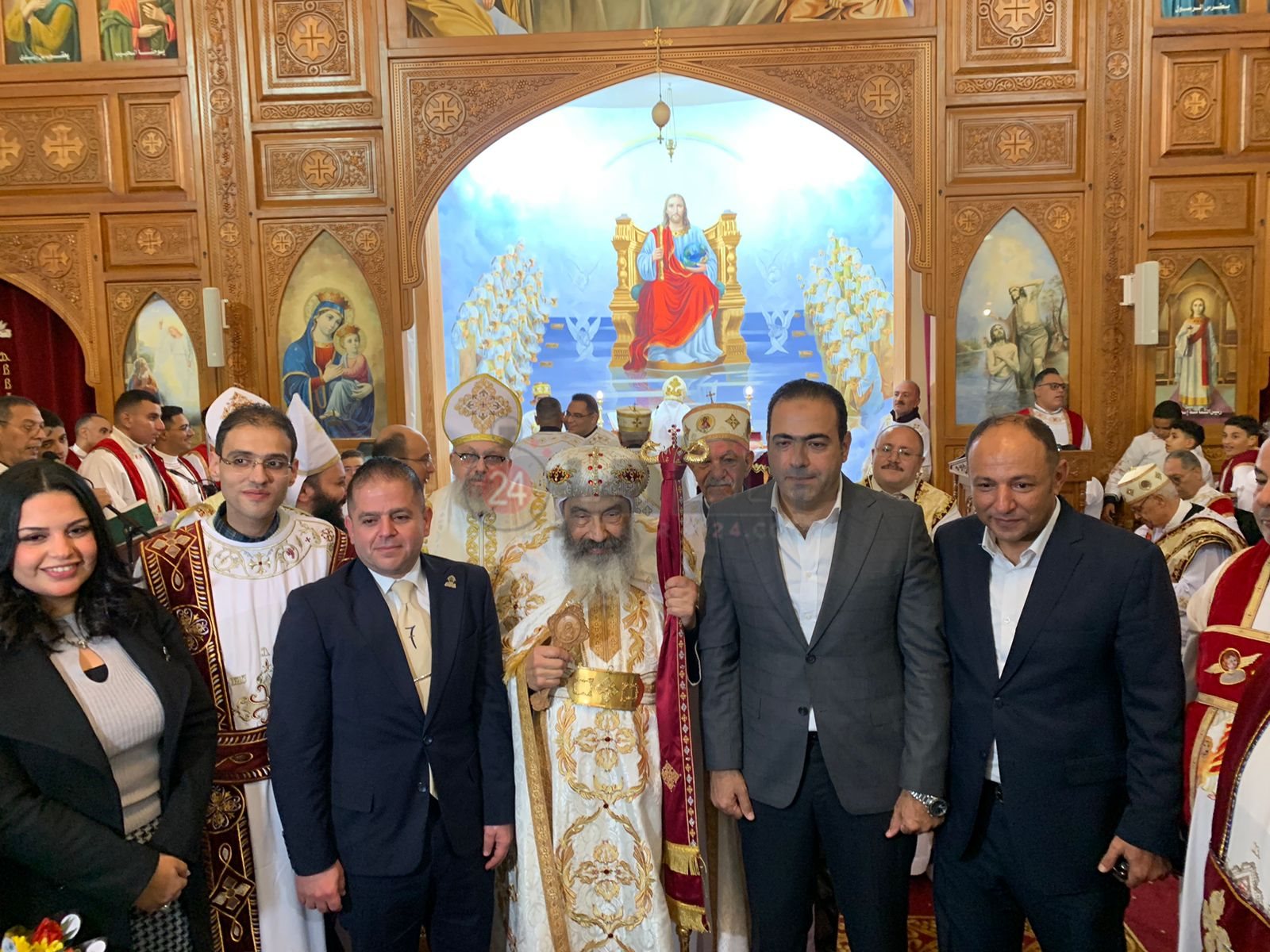 محافظ بورسعيد يزور عددا من الكنائس ويقدم التهنئة بعيد الميلاد المجيد