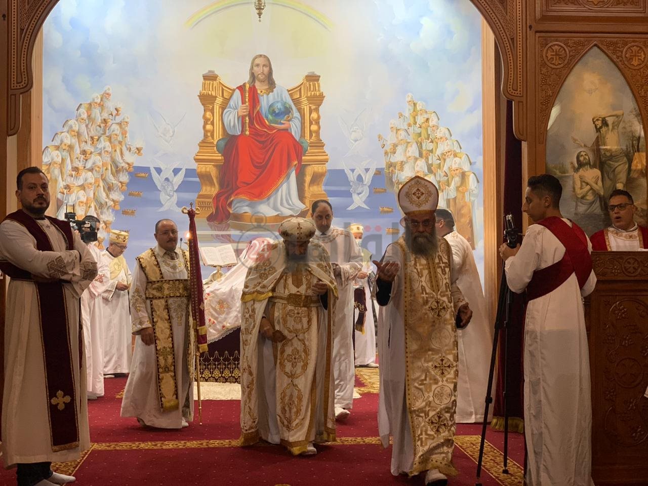 مطران بورسعيد يترأس قداس عيد الميلاد المجيد بـ مارمرقص