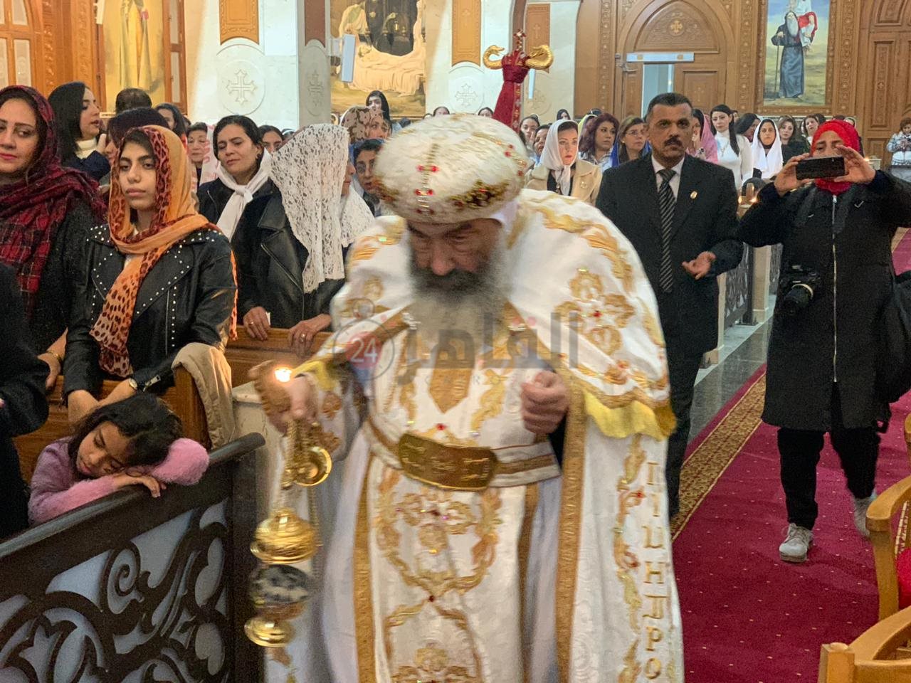 مطران بورسعيد يترأس قداس عيد الميلاد المجيد بـ مارمرقص