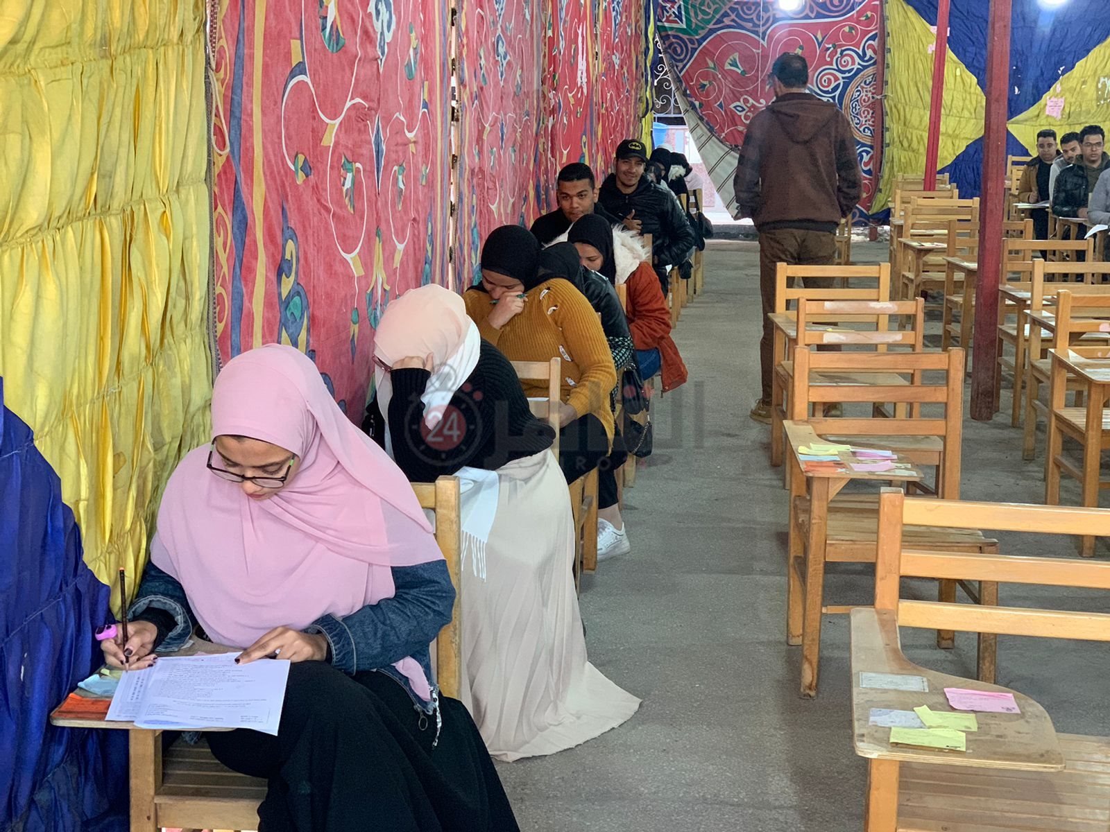 رئيس جامعة بورسعيد يتفقد أعمال الامتحانات