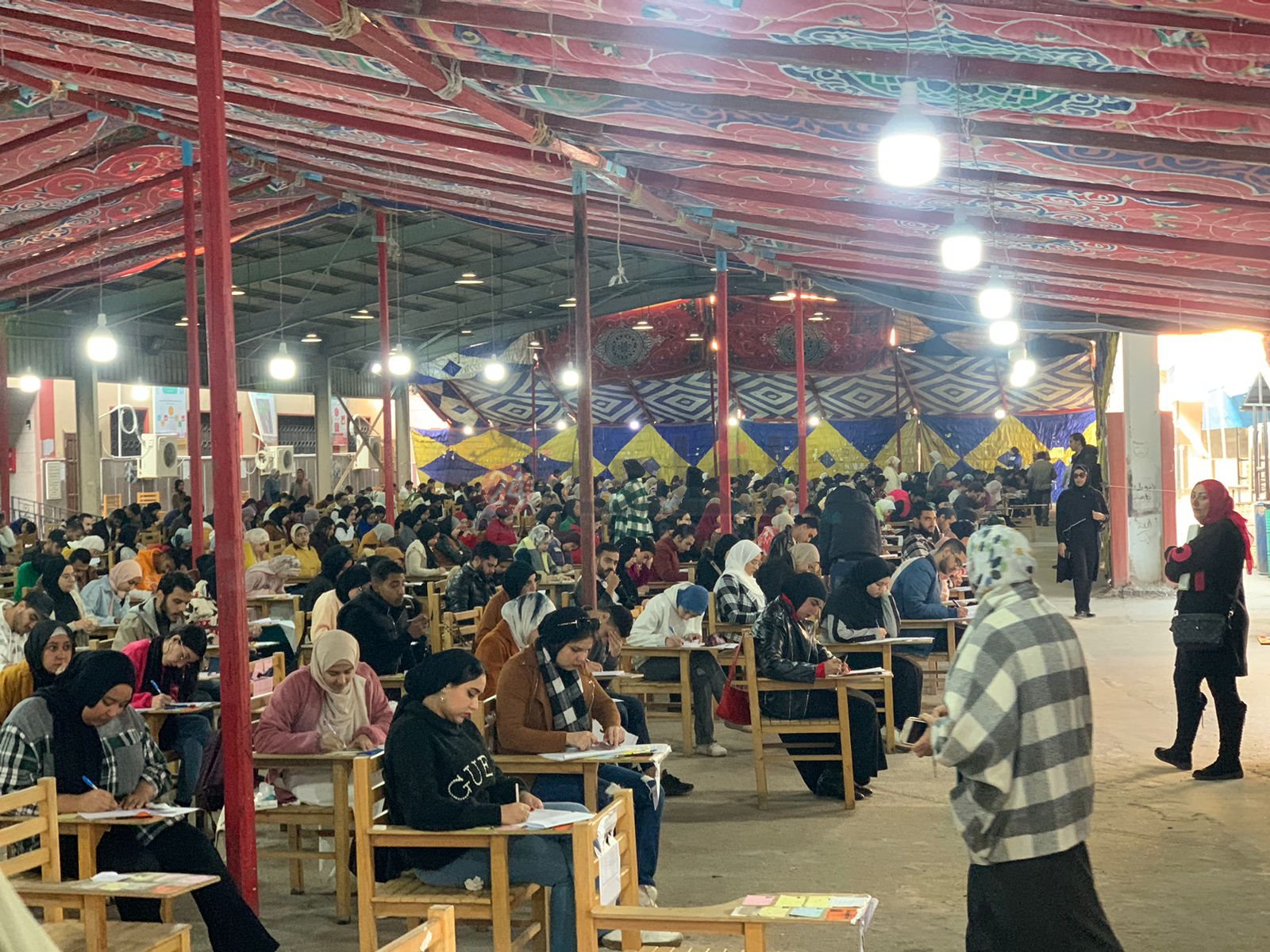 رئيس جامعة بورسعيد يتفقد أعمال الامتحانات