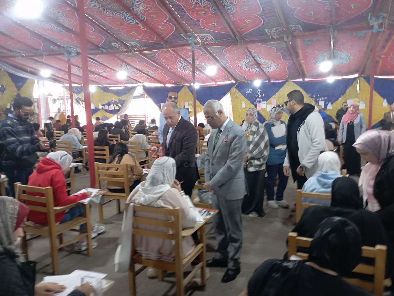 رئيس جامعة بورسعيد يتفقد أعمال الامتحانات