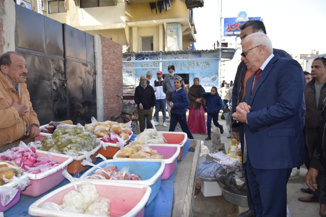 محافظ بورسعيد يجري جولة موسعة 