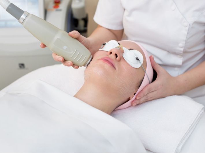 خطورة إزالة الشعر بالليزر للنساء