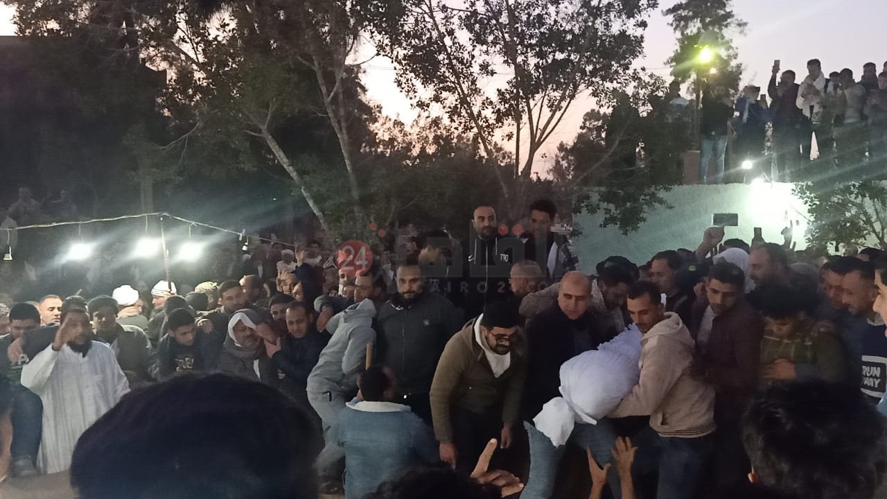 تشييع جنازة أم ونجليها ضحية الزوج في الدقهلية