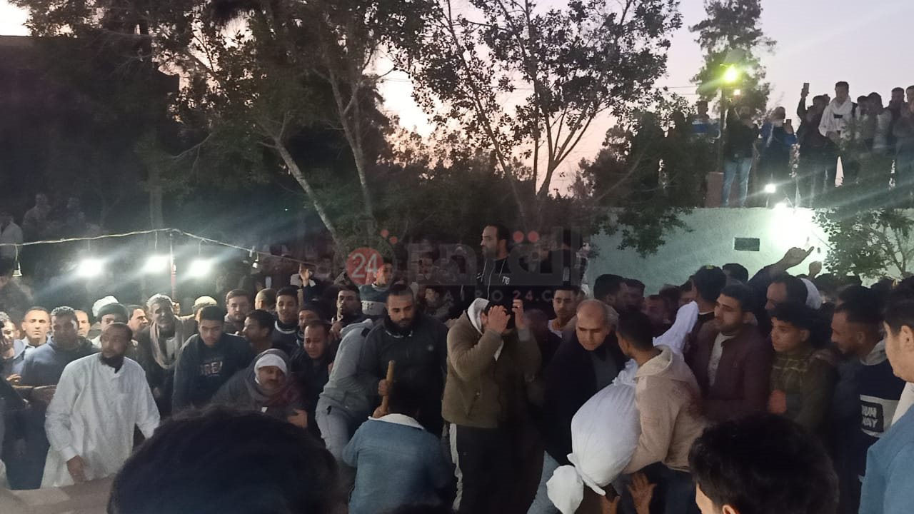 تشييع جنازة أم ونجليها ضحية الزوج في الدقهلية