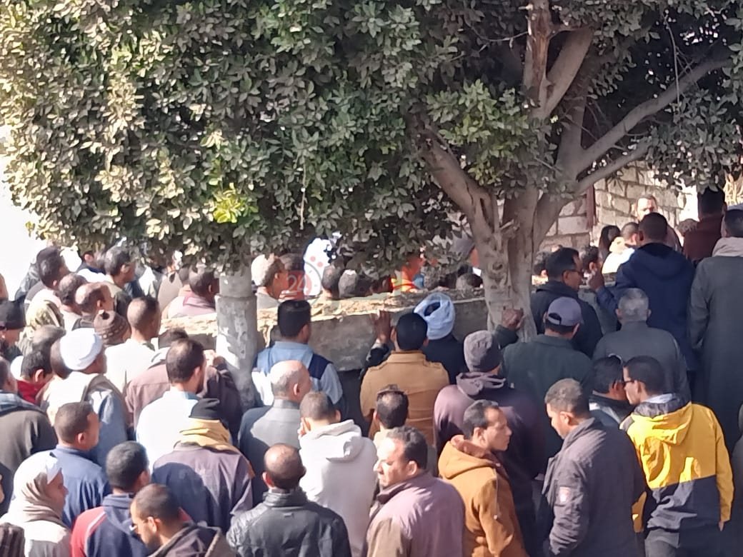 انهيار أسرة سيدة توفيت حزنًا على رحيله بالفيوم