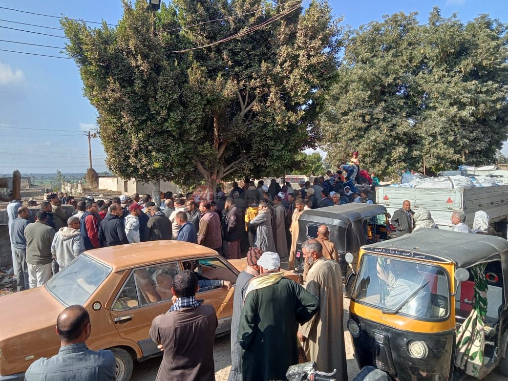 انهيار أسرة سيدة توفيت حزنًا على رحيله بالفيوم