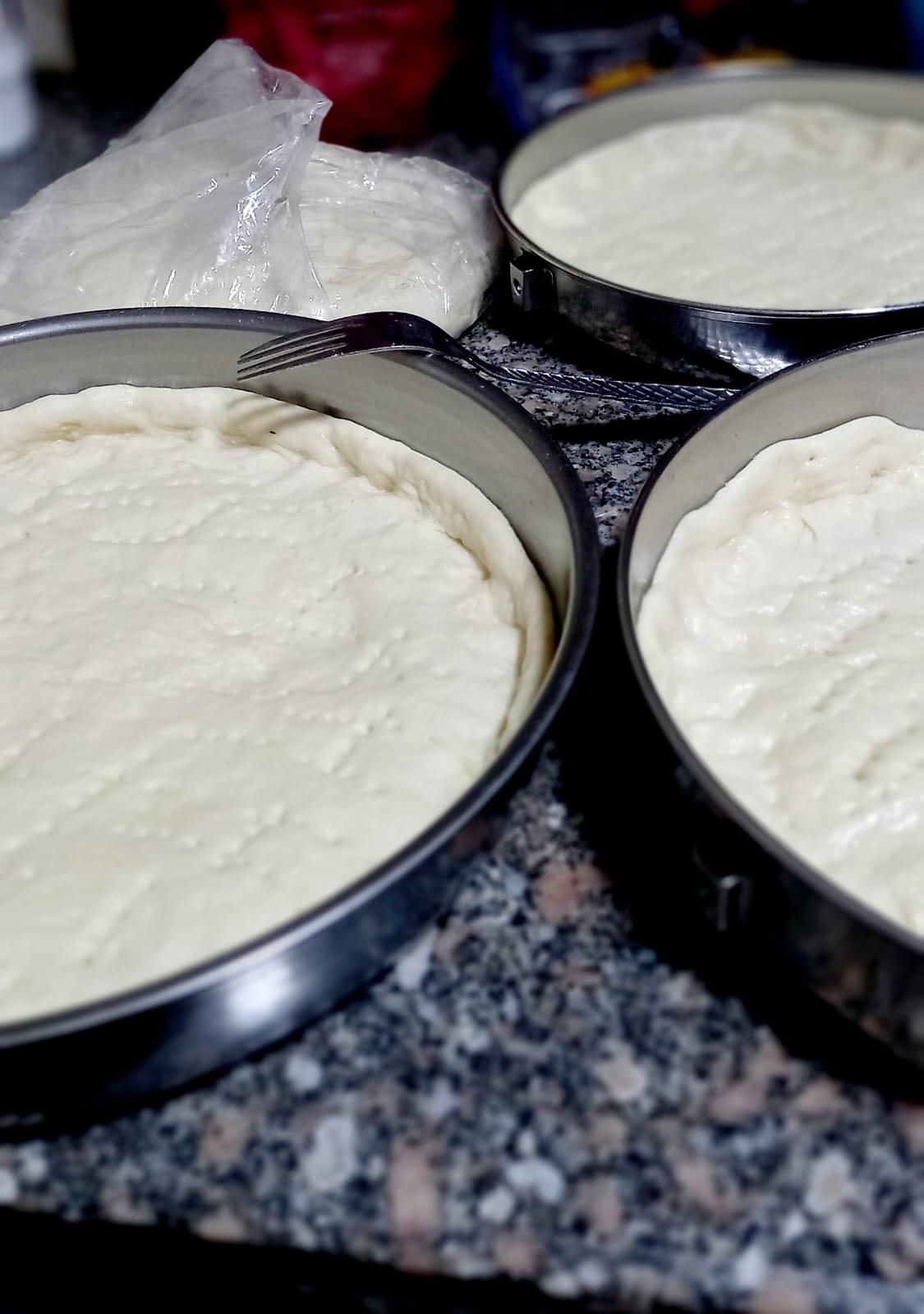 خطوات تحضير عجينة البيتزا 