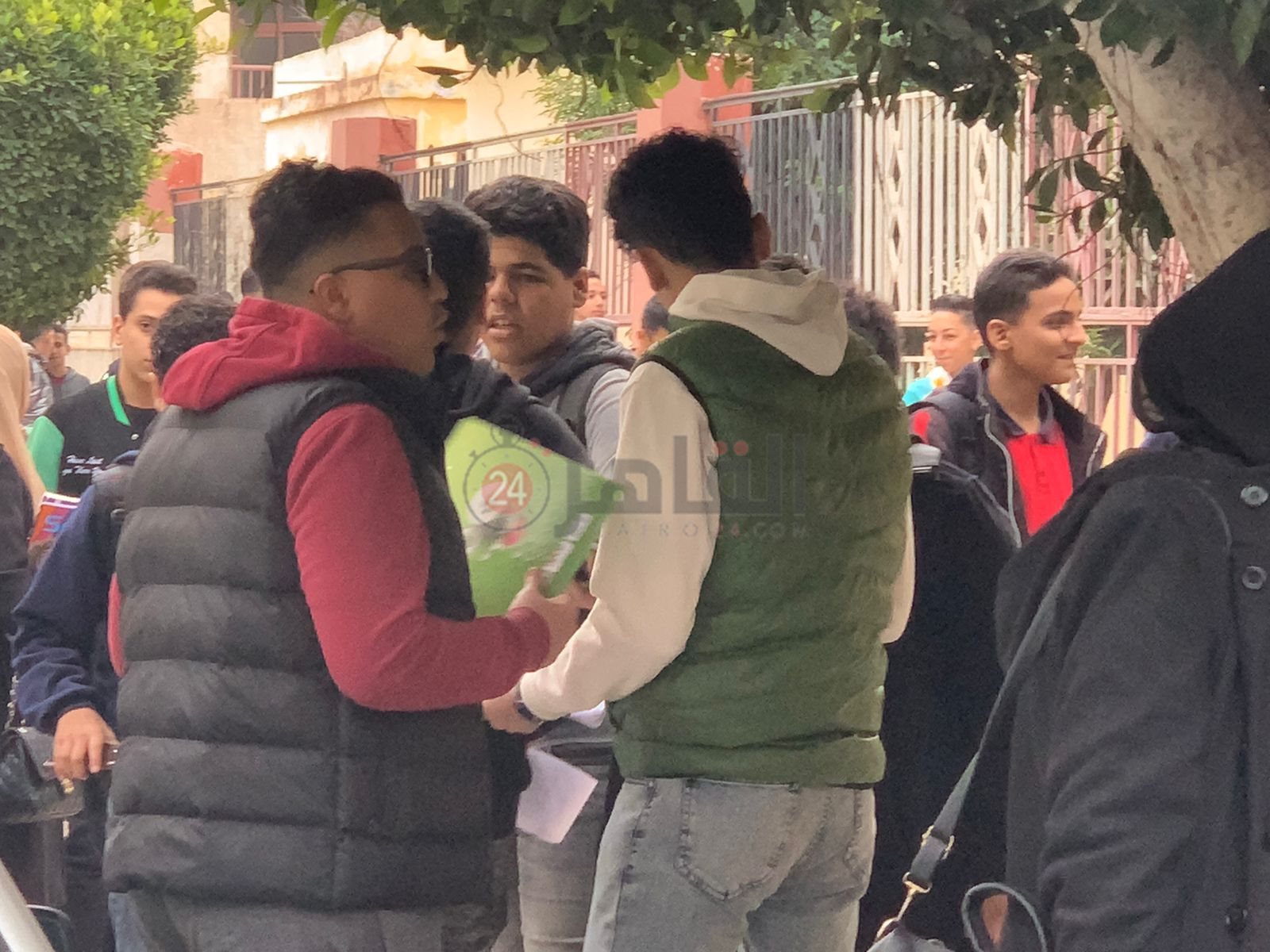 توافد طلاب الشهادة الإعدادية لأداء امتحان الفصل الدراسي الأول