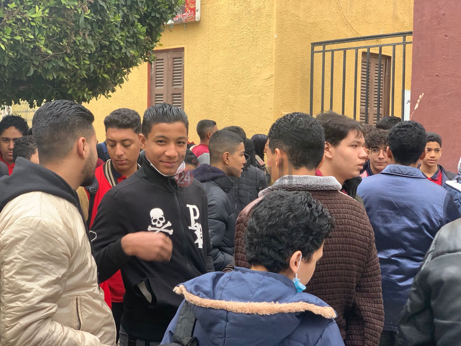 توافد طلاب الشهادة الإعدادية لأداء امتحان الفصل الدراسي الأول