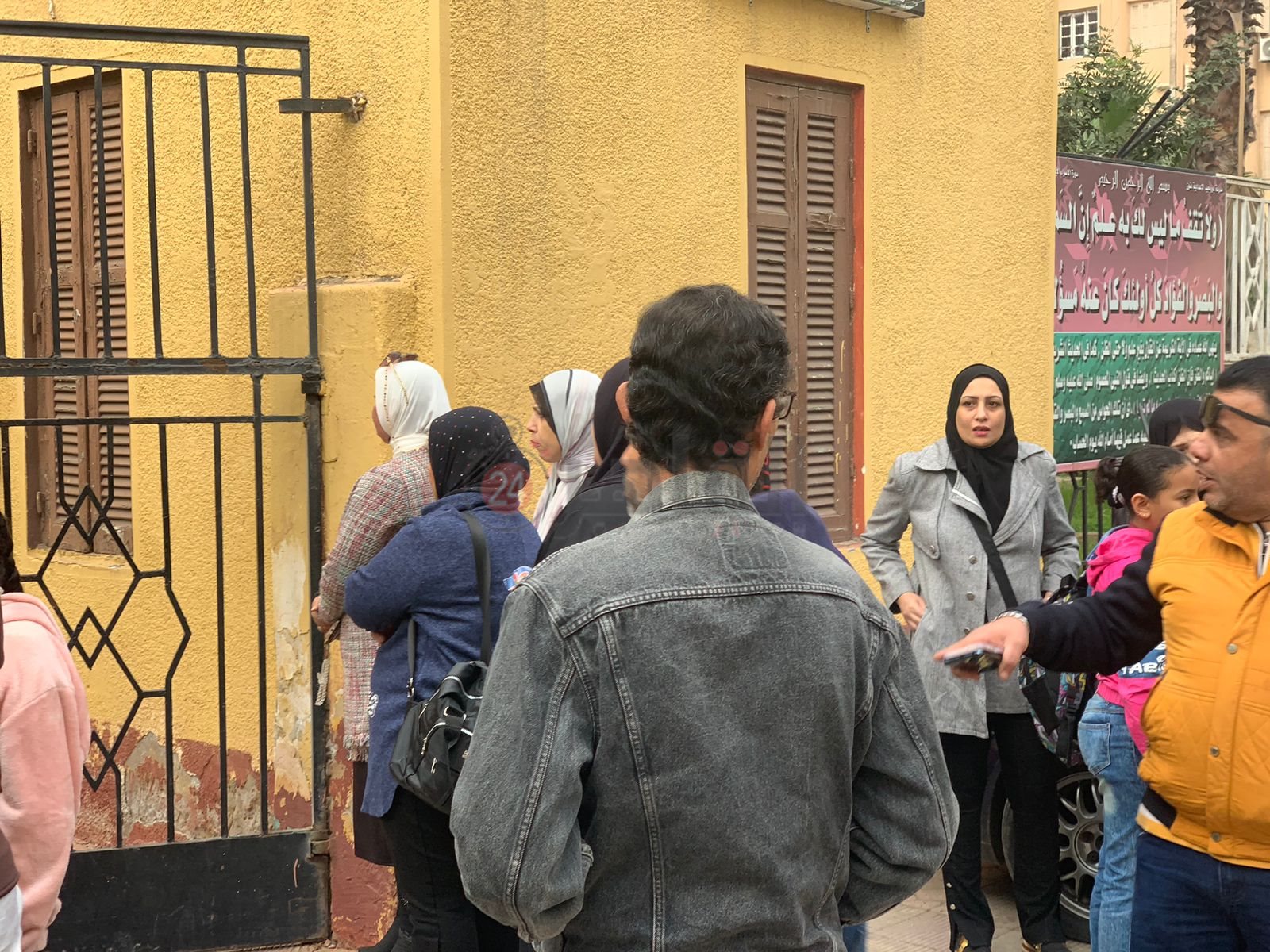 توافد طلاب الشهادة الإعدادية لأداء امتحان الفصل الدراسي الأول