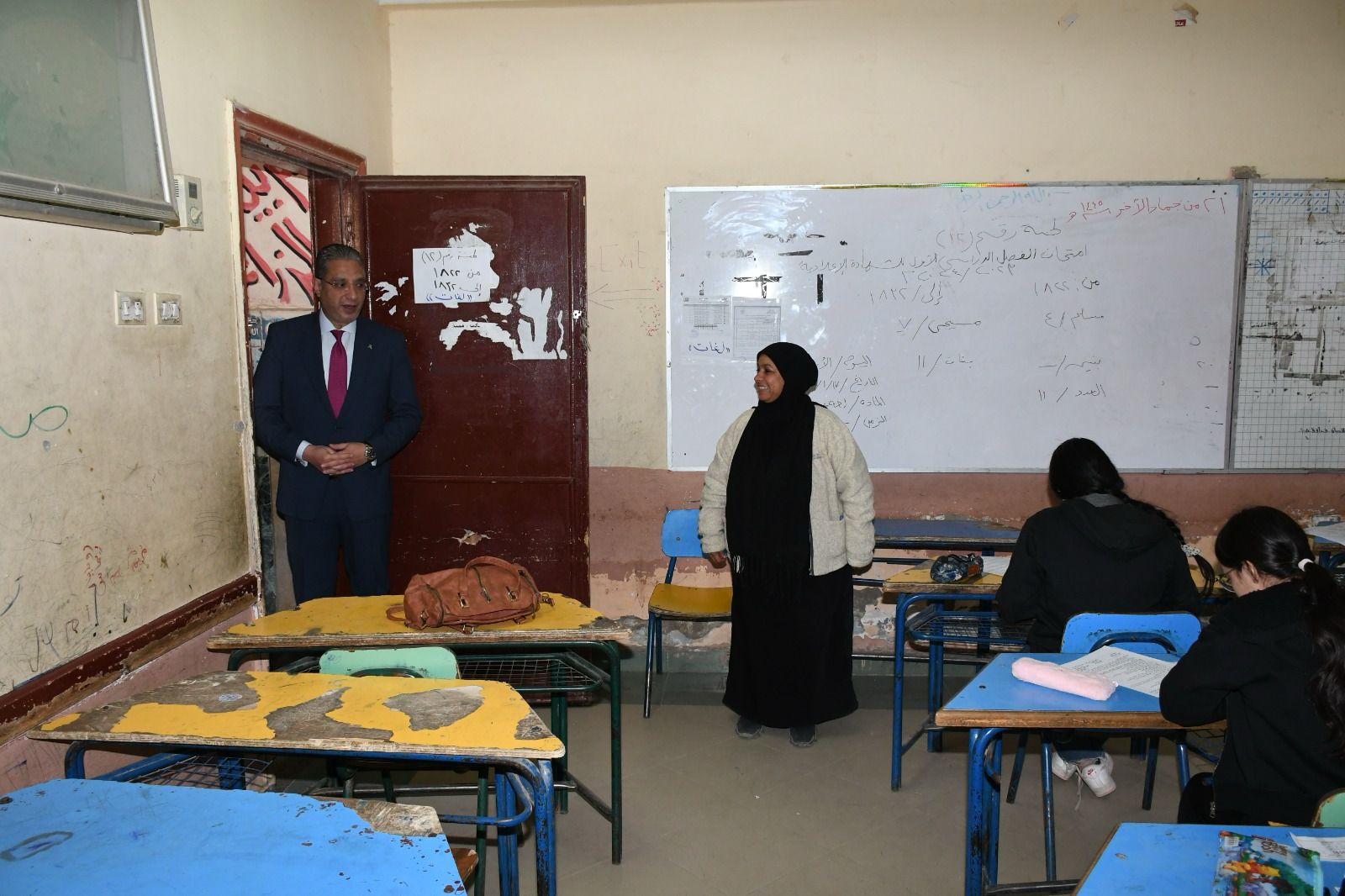 محافظ الفيوم يتفقد لجان امتحانات الشهادة الإعدادية