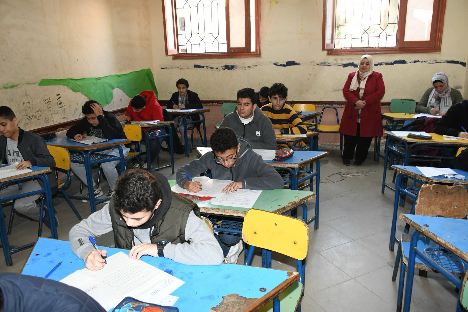 محافظ الفيوم يتفقد لجان امتحانات الشهادة الإعدادية