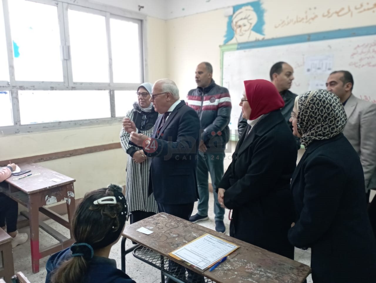 محافظ بورسعيد يتفقد لجان الشهادة الإعدادية