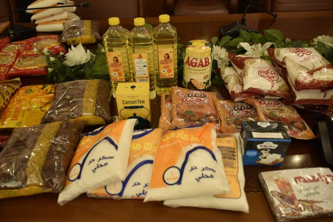 سلع غذائية للأسر الأولى بالرعاية ومحدودي الدخل والموظفين ببورسعيد 