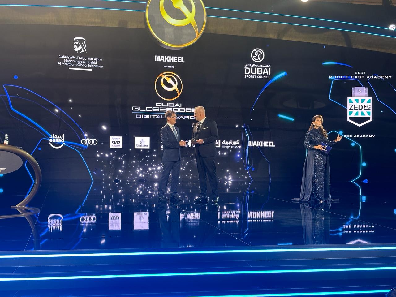 زد يفوز بجائزة جلوب سوكر (6)