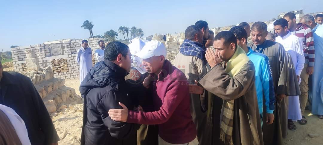 تشييع جنازة والد معلق قناة الأهلي في الفيوم