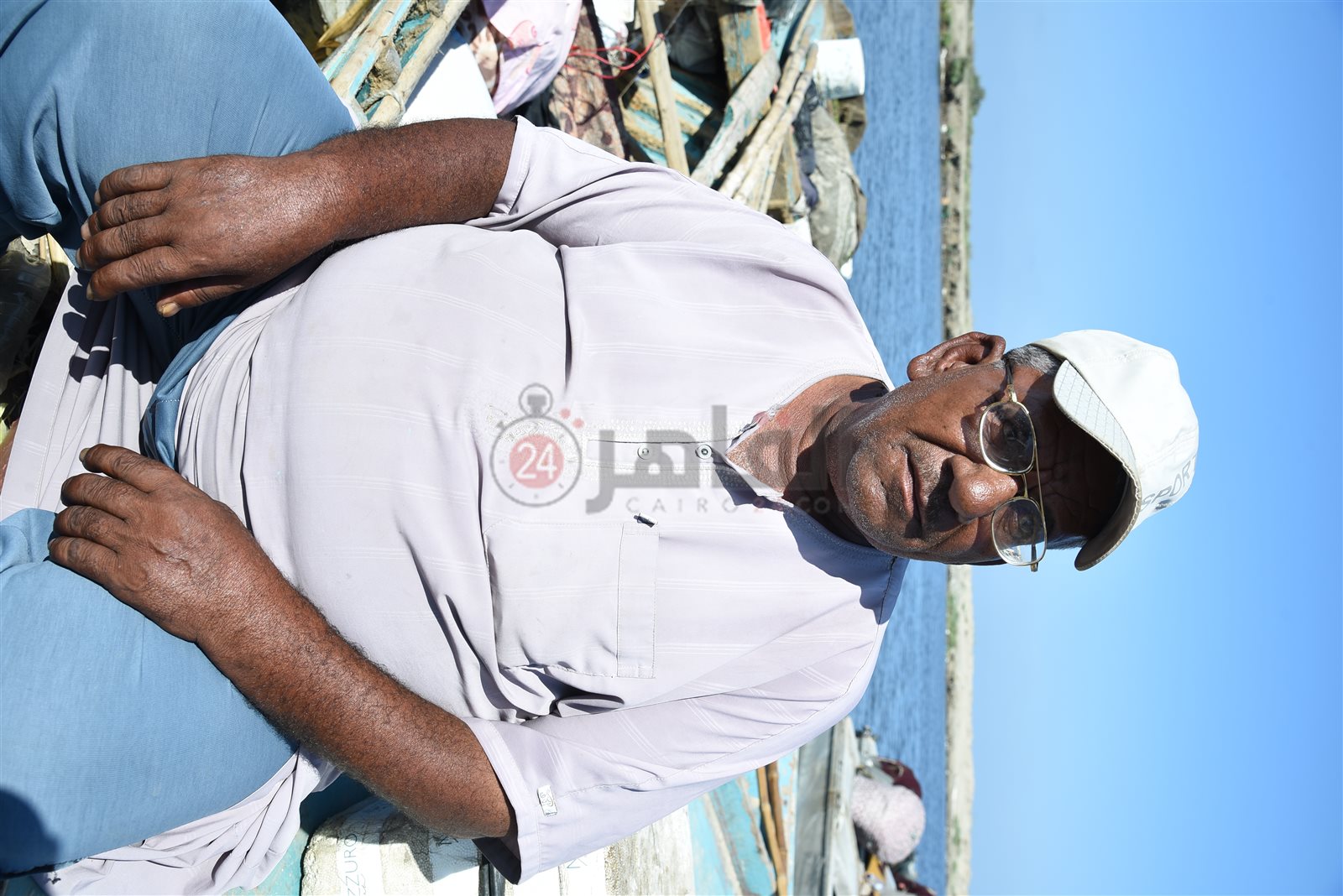 تاجر الأسماك على ضفاف بحيرة المنزلة