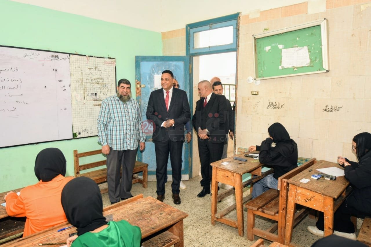محافظ الدقهلية يتفقد لجان امتحانات الشهادة الإعدادية (1) - Copy