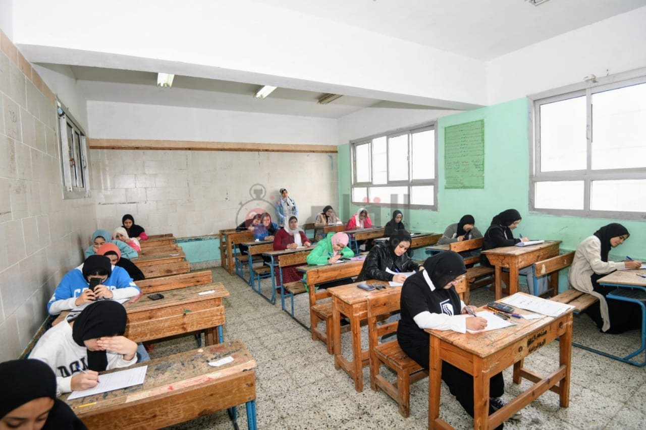 محافظ الدقهلية يتفقد لجان امتحانات الشهادة الإعدادية (3)