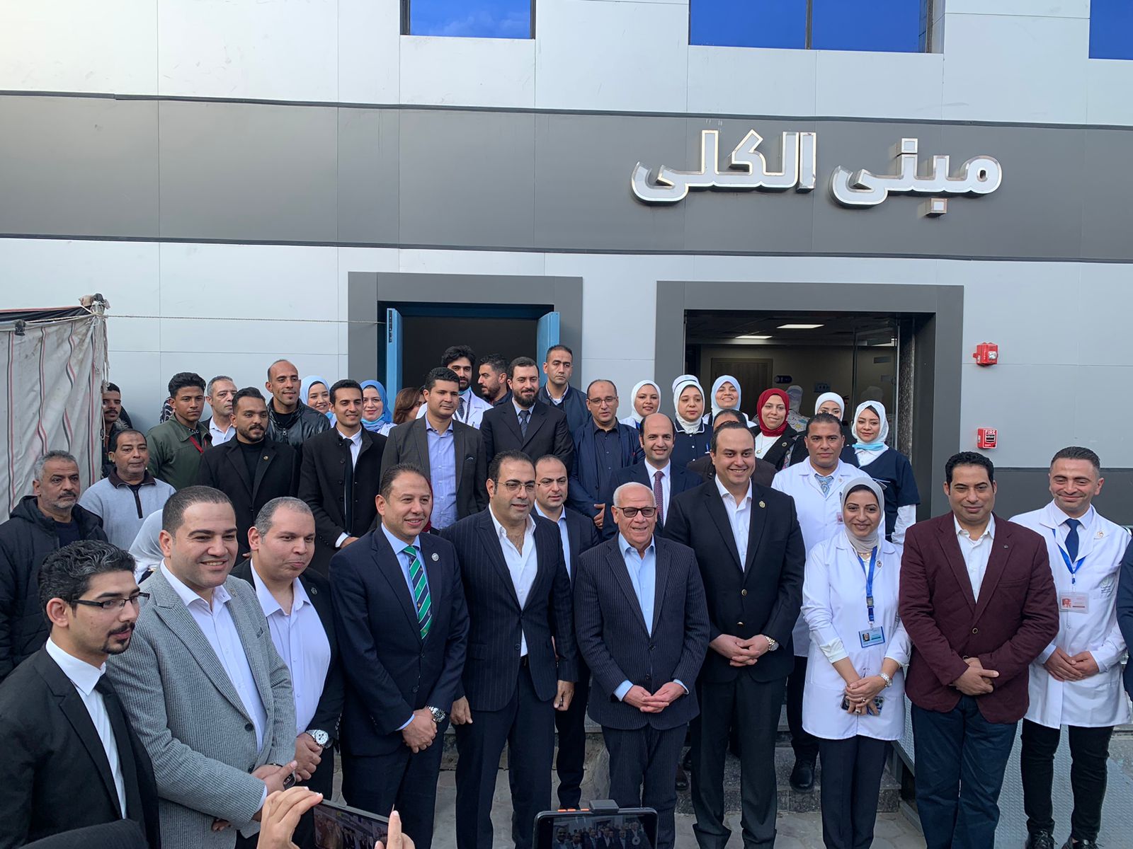 رئيس هيئة الرعاية الصحية يفتتح وحدة الكلي بمجمع الشفاء الطبي ببورسعيد