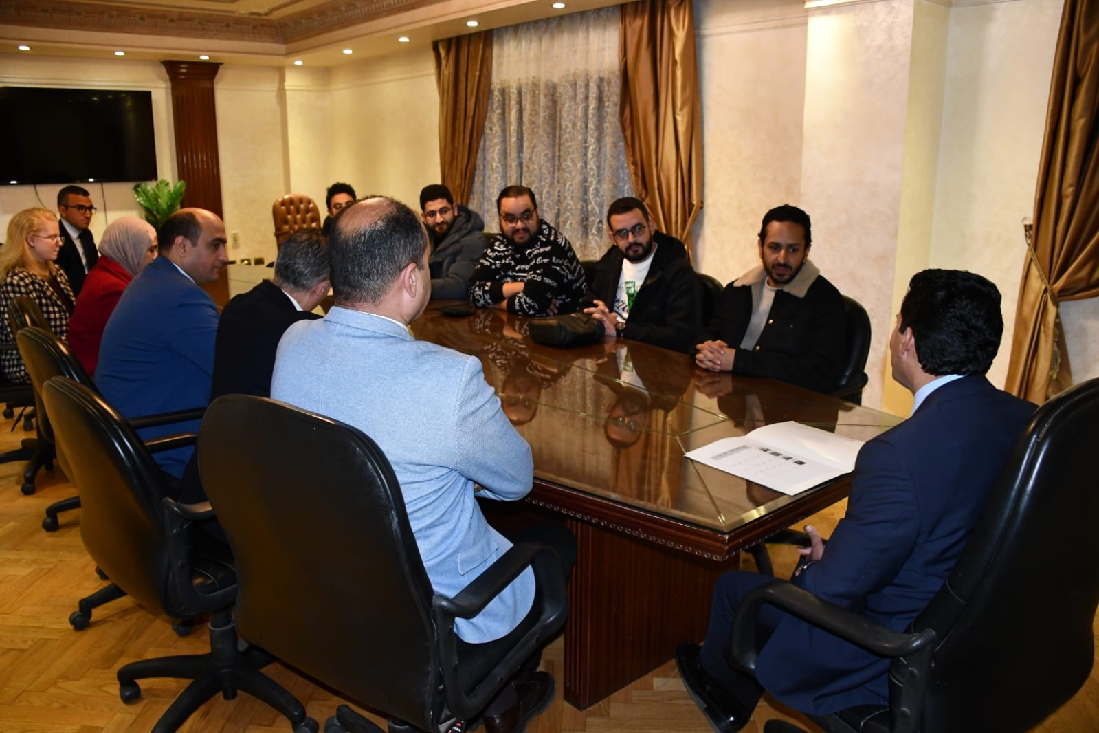 لقاء وزير الرياضة مع عدد من المؤثرين رياضيًا (4)