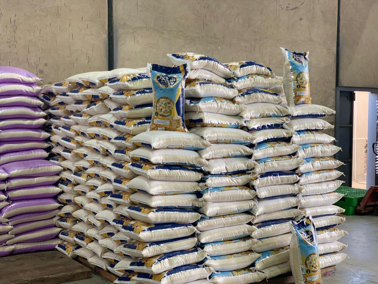 وزير التموين يتفقد مصنع لتعبئة الأرز ببورسعيد