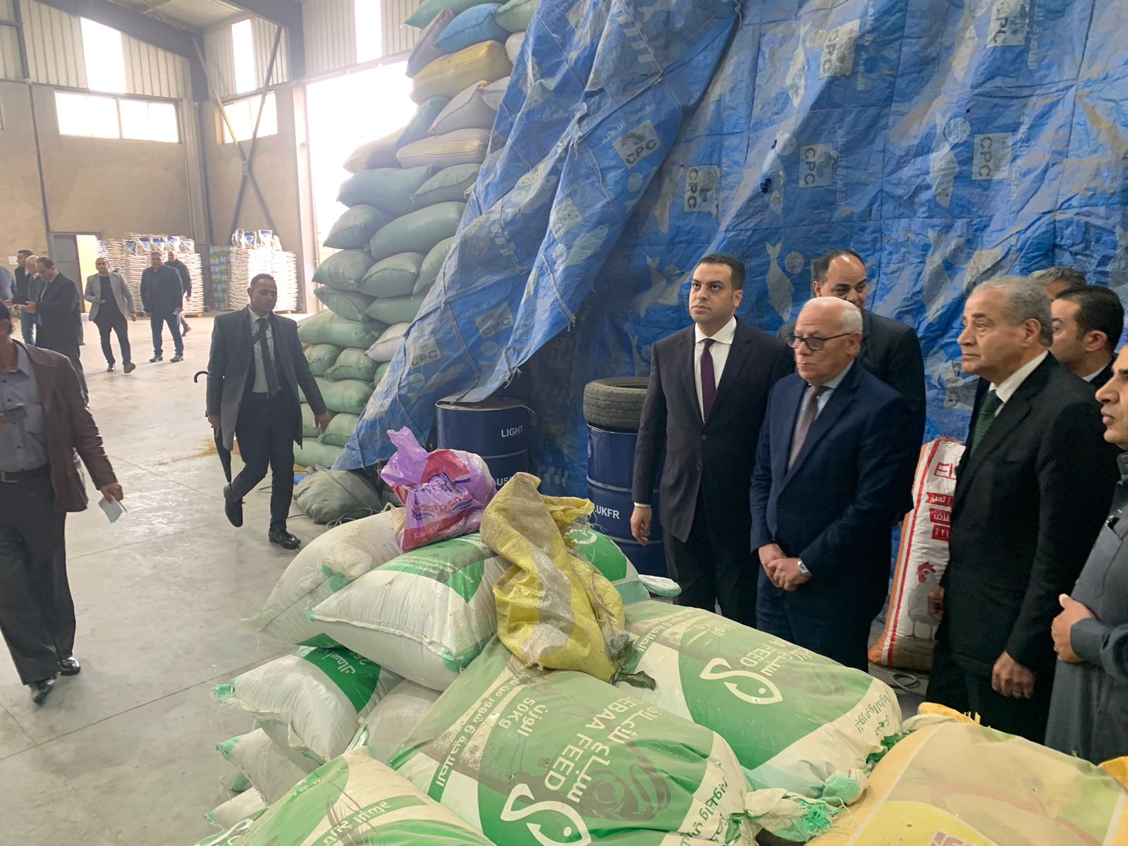 وزير التموين يتفقد مصنع لتعبئة الأرز ببورسعيد