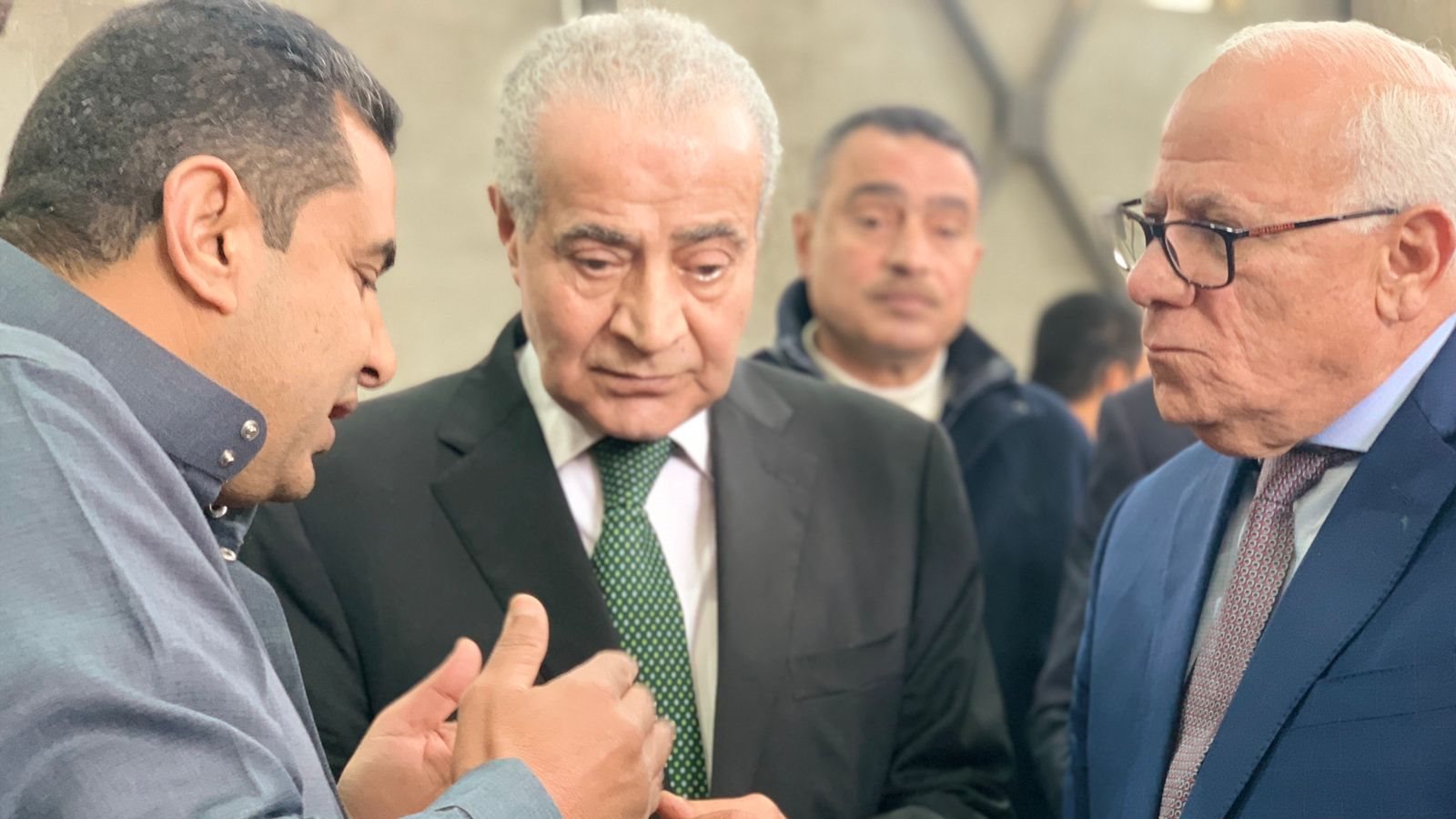 وزير التموين يتفقد مصنع لتعبئة الأرز ببورسعيد - قص
