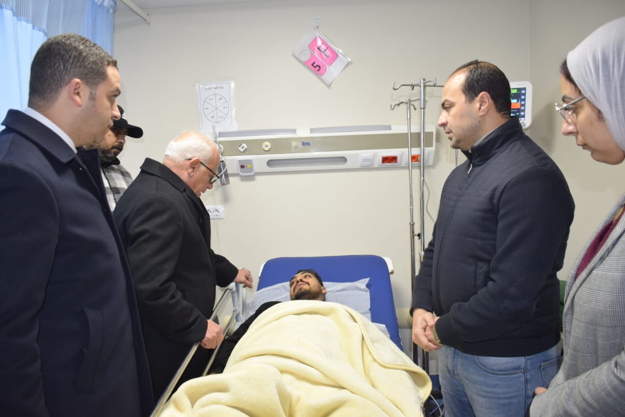 محافظ بورسعيد يزور مصابي حريق مول تجاري